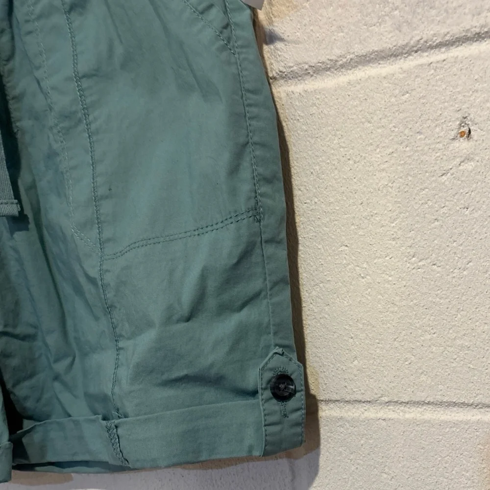 Curve Appeal Women’s cargo shorts green high waist cuff hem size 6 - Picture 3 of 6